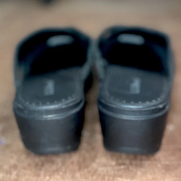 L.L.Bean Women’s Slip On Clogs Black US 7 EU 38 Like New! 2” Heel - Picture 8 of 15